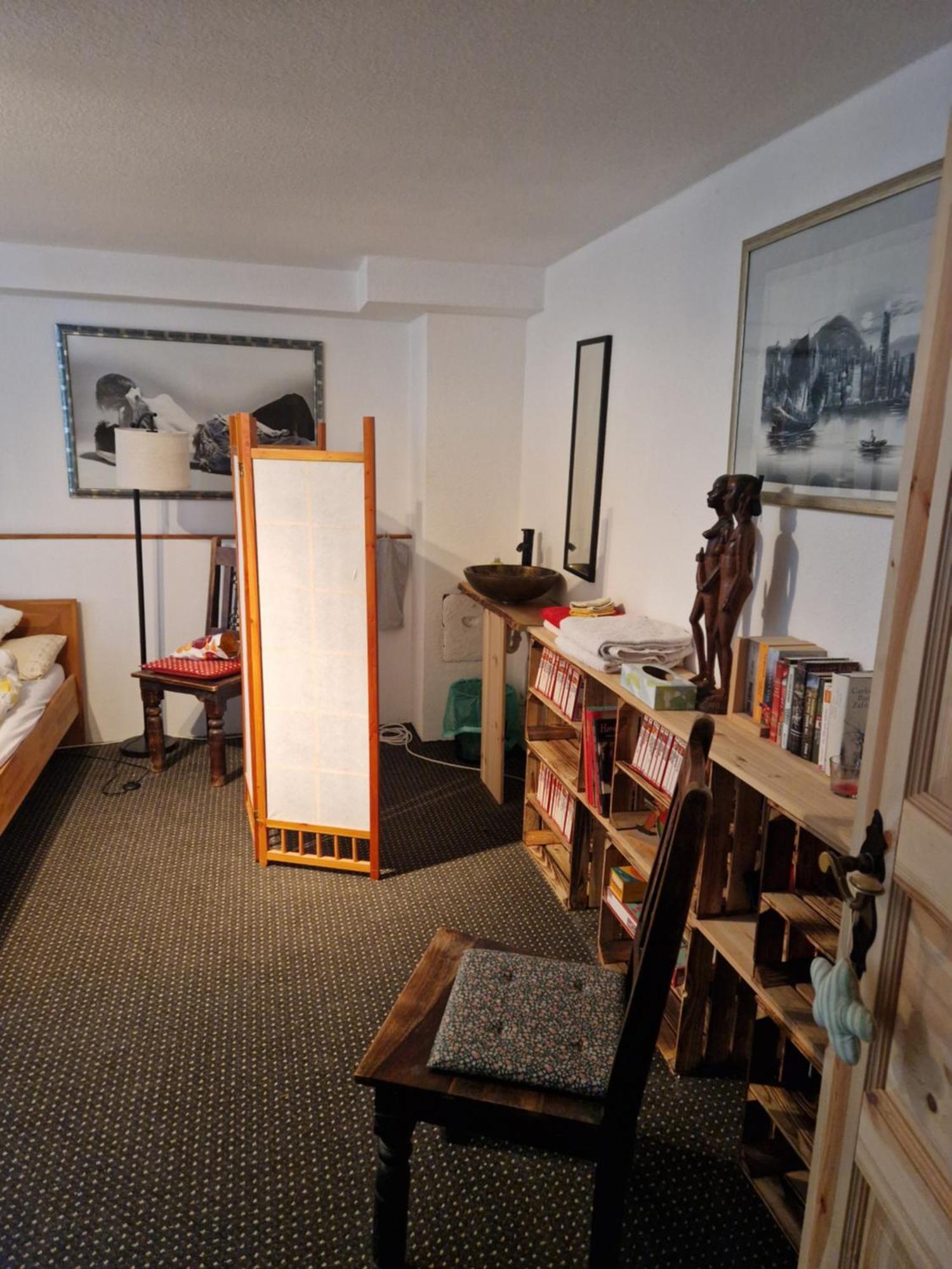 Grosses Gemuetliches Zimmer Mit Eigener Dusche Und Sauna Auf Wunsch 赖因斯特滕 外观 照片